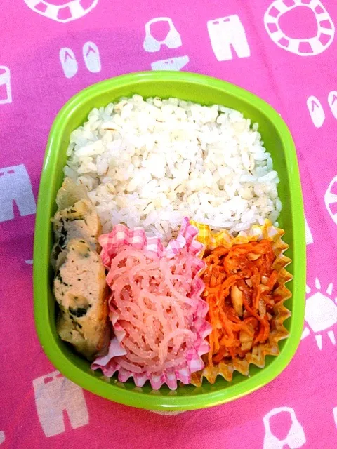 春巻き、たらこしらたき、にんじん味噌ピーナッツ弁当|carinさん