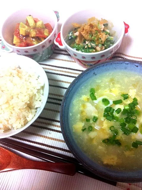 しょうがの炊き込みご飯、春雨と卵とササミのスープ、アボカドとトマトのサラダ、ほうれん草と明太子とクリームチーズの和え物|100akanechinさん