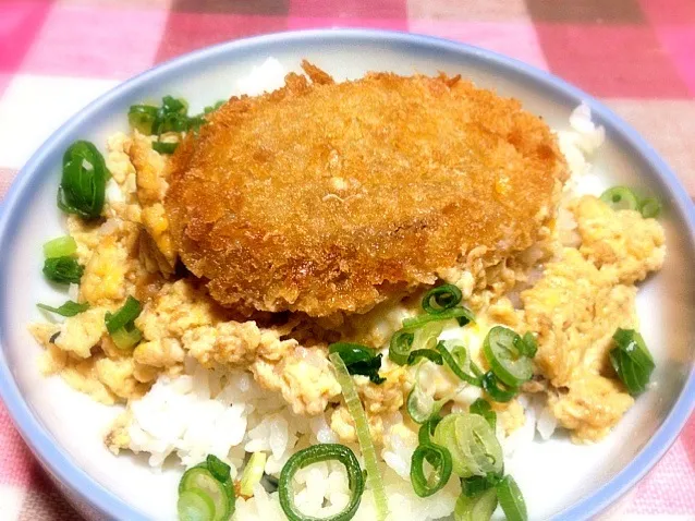 Snapdishの料理写真:コロッケ卵とじ丼|離乳食完了期 1歳さん