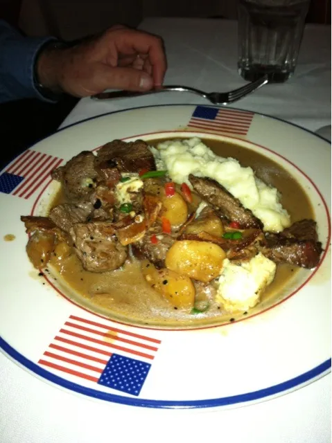 Tenderloin, pears, bacon, bleu cheese, mashed potatoes|claudette tobinさん