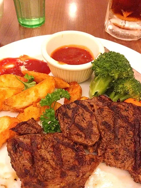 Snapdishの料理写真:Sirloin Steak|Philthaiさん