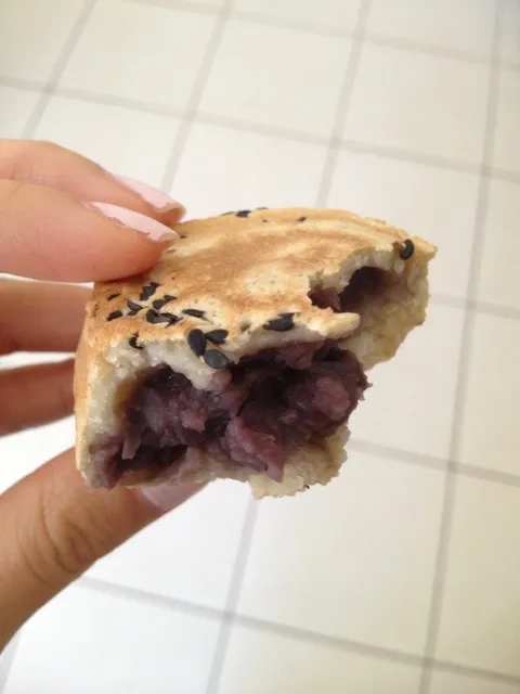 Chinese red bean pastry :)|elaineさん