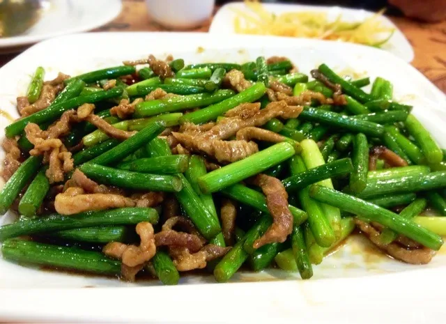 蒜薹炒肉 Garlic Sprout With Shredded Pork|MyRaXさん