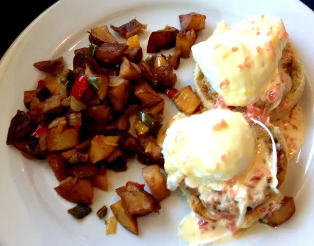 Snapdishの料理写真:Crab Cakes Eggs Benedict from McKenna's on the Bay|sooprcoolchicaさん