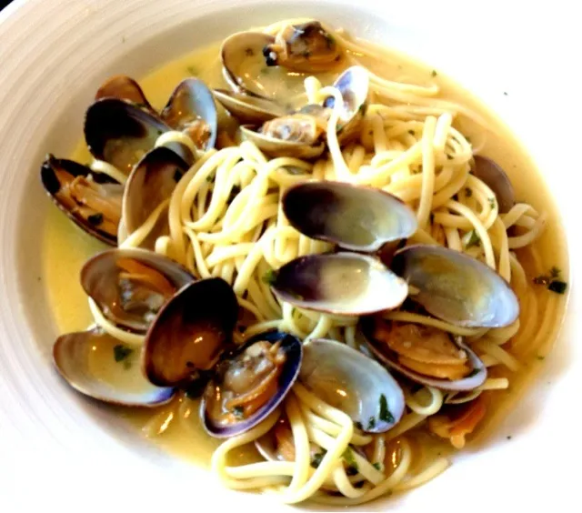 Linguine with Clams at McKenna's on the Bay|sooprcoolchicaさん