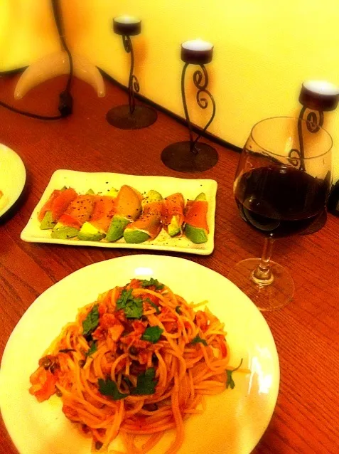 Tomato + Tuna sauce spaghetti w/ ham and avocado|Emi Chiba-Smithさん