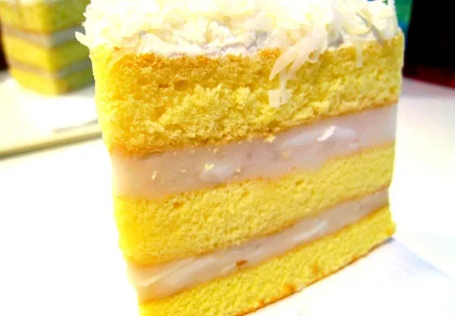 Coconut custard pudding w/ young fresh coconut strips layered in between classic vanilla sponge|Jen B.さん