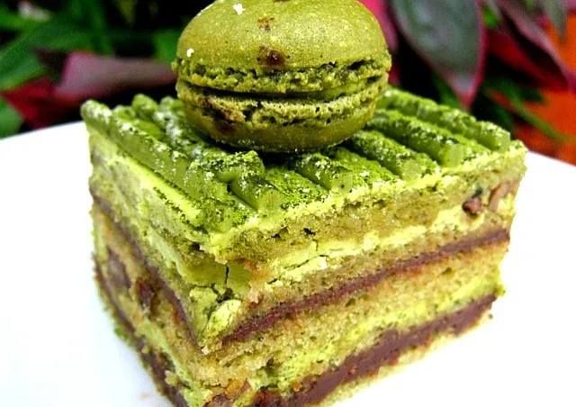 Chocolate ganached layers overwhelmed in matcha flavor|Jen B.さん