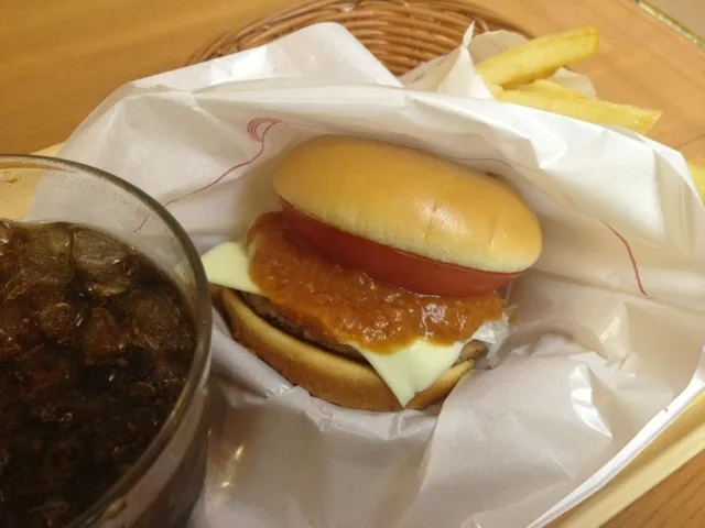 モスチーズバーガー Sポテトセットを頂きました。|momongatomoさん