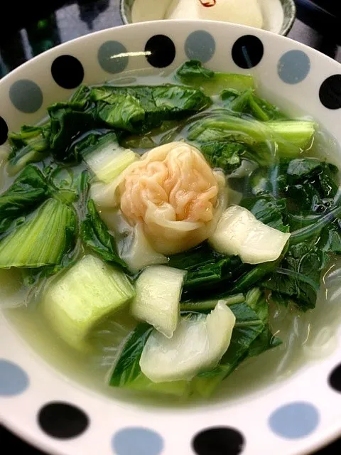 昼ごはん食べ損ねたので、沢山食べます(￣▽￣)春雨スープ。|くめさん