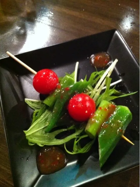 トマトとアスパラとオクラの野菜カルパッチョ串|Yoshiさん