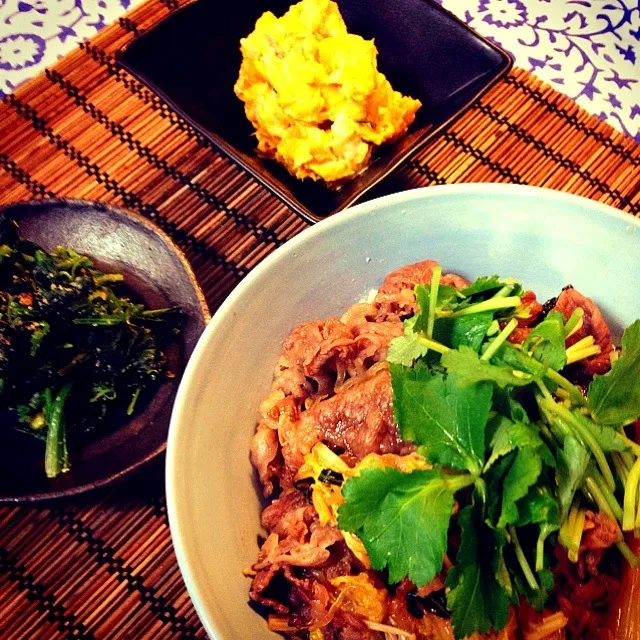 すき焼きどん ほうれん草の胡麻和え  南瓜とツナのサラダ|🌀さん