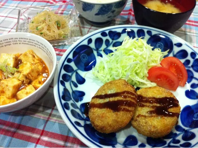 ほくほくコロッケ・麻婆豆腐・春雨キュウリ中華サラダ・玉葱味噌汁|まーままさん