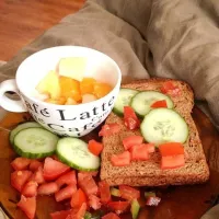 Bread, fruit, tomato, cucumber|nancyさん