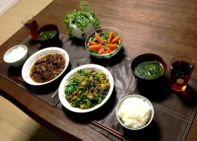 牡蠣と白菜のオイスターソース炒め、麻婆茄子、ほうれん草の中華スープ、キノコと水菜のサラダ、ご飯|pentarouさん