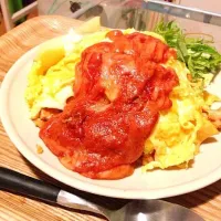 Snapdishの料理写真:大きなオムライス！トマトANDチーズソースで♪|モーリーせんせい(人ﾟ∀ﾟ*)さん