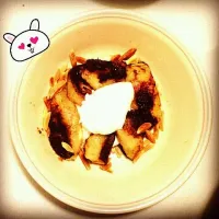 fried banana with yogurt & toasted almonds|scrumptuouslifeさん