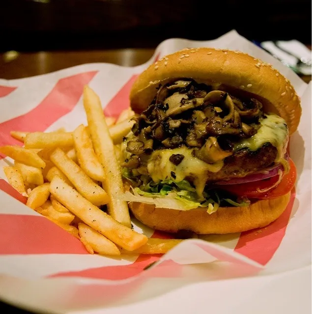 Meat lovers burguer.....|Alejandroさん