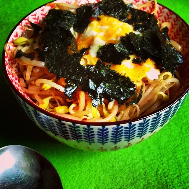 豆もやしでナムル丼〜♪韓国海苔がなかったので浅草海苔(｡-∀-｡)|naoさん