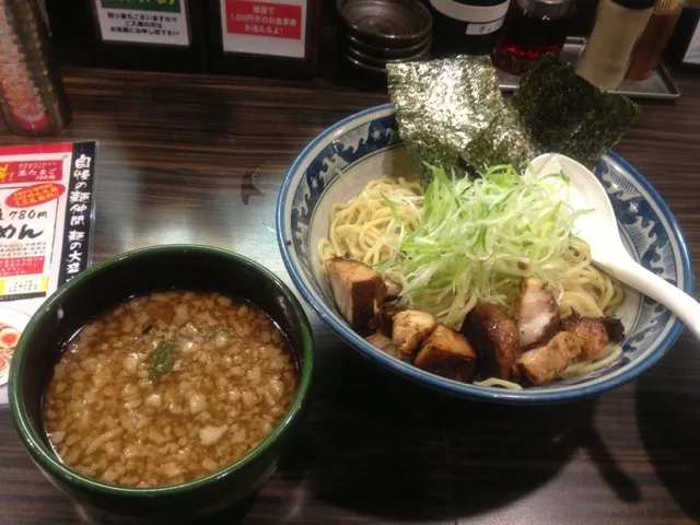 ぶつ切り炙りチャーシューの醤油つけ麺|ひーくんさん