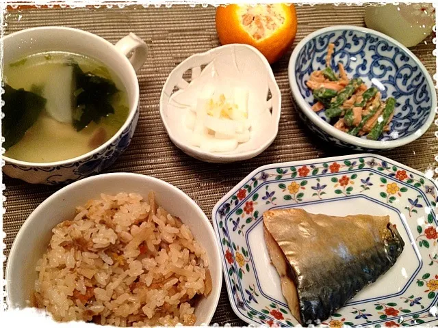 Snapdishの料理写真:焼魚（鯖）  インゲンと人参のゴマ味噌マヨ和え  柚子大根  セロリと蕪のスープ   炊き込みご飯|ikukoさん