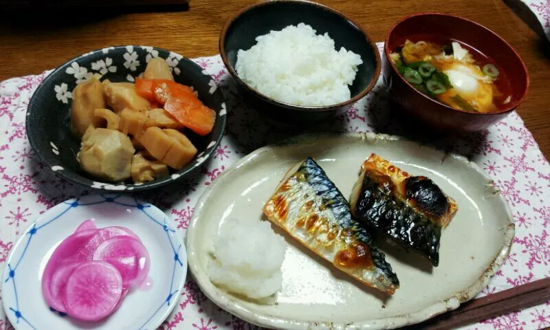 晩御飯(塩さば、お煮しめ、かぶの酢の物、玉子とワカメのお味噌汁)|シェリリンさん