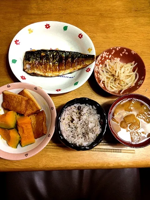 塩さば、かぼちゃとさつま揚げの煮物、もやしの胡麻和え、大根と油揚げの味噌汁、五穀米ご飯|ゆうたんさん