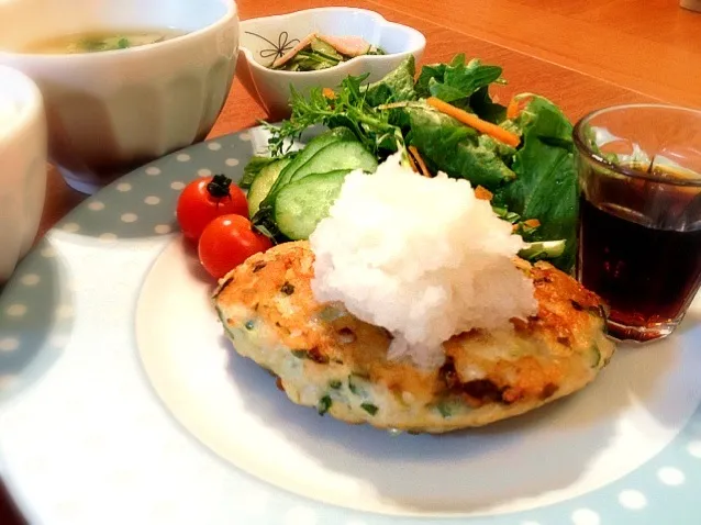 Snapdishの料理写真:豆腐とネギのチキンハンバーグ 大根おろしでさっぱり和風♡|＊ノンタ＊さん