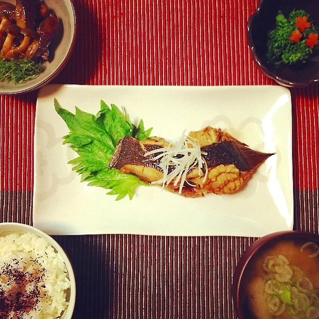 カレイの煮付け定食な夕食。|caoriさん