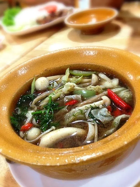 Thai North Earst Styled Mushroom Soup with Herbs แกงอ่อมเห็ดรวม|Pat Zaaさん