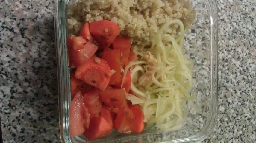 quinoa with tomatoes, carrots, and papaya|staphanyさん