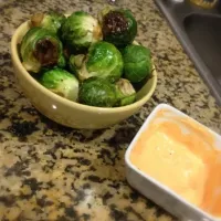 Snapdishの料理写真:Roasted Brussels with Sriracha aioli|lissa cobbさん