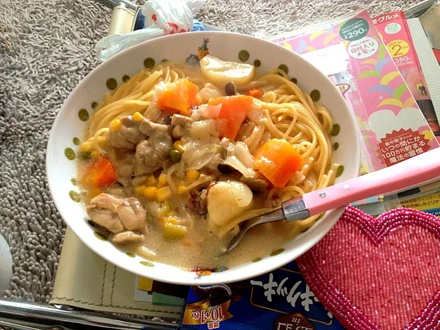 Snapdishの料理写真:残り物のシチューで、パスタに！|さよさん