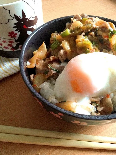 豚キムチ丼|しろさかさん