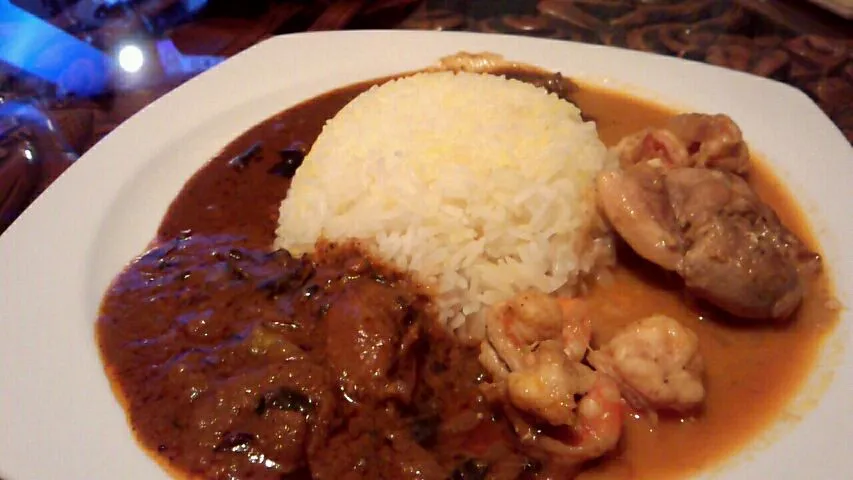 Snapdishの料理写真:山羊　chicken　shrimpのcurry|madnnaさん