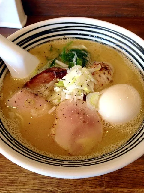 Snapdishの料理写真:麺屋すみすのよくばり醤油ラーメン＠青山一丁目|Yasuhiro Koikeさん