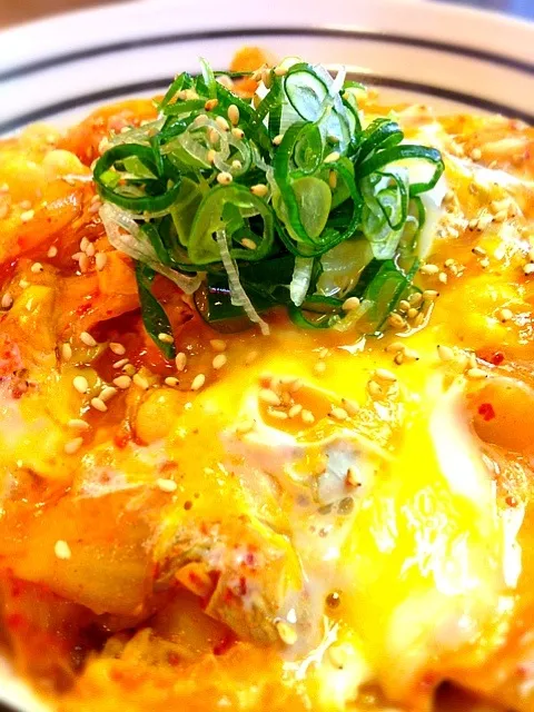 Snapdishの料理写真:豚キム玉子丼|かっぴーさん