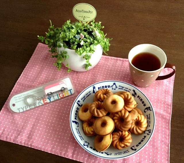 Snapdishの料理写真:焼きドーナツ🍩、ピーチティー|pentarouさん