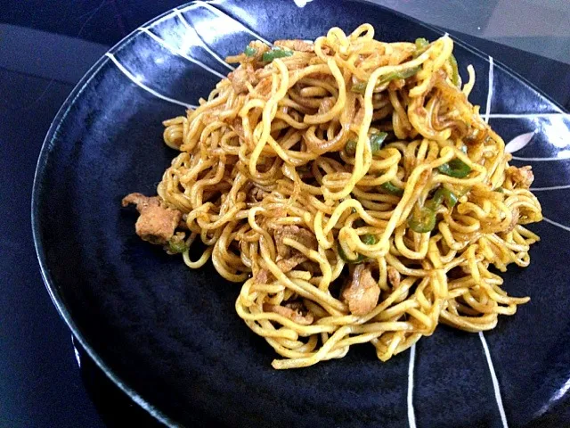 スパイシー★カレー焼きそば|休日限定ままさん