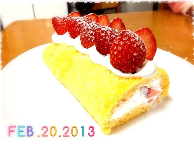 イチゴのロールケーキ|さくちんさん