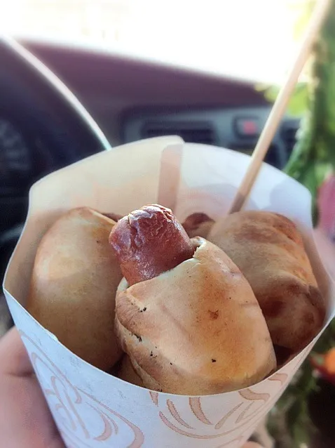 Snapdishの料理写真:Pretzel Mini dog Bite|yukさん