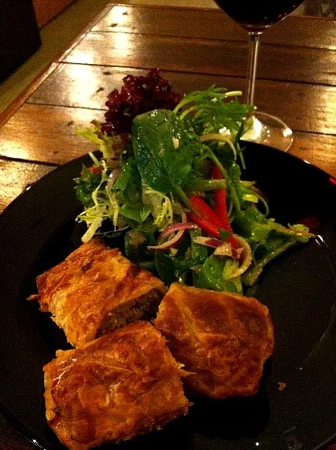 Sausage roll with mesclun salas|karen limさん