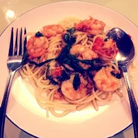 spaghetti shrimp with chilli & basil leaves|apakinzさん