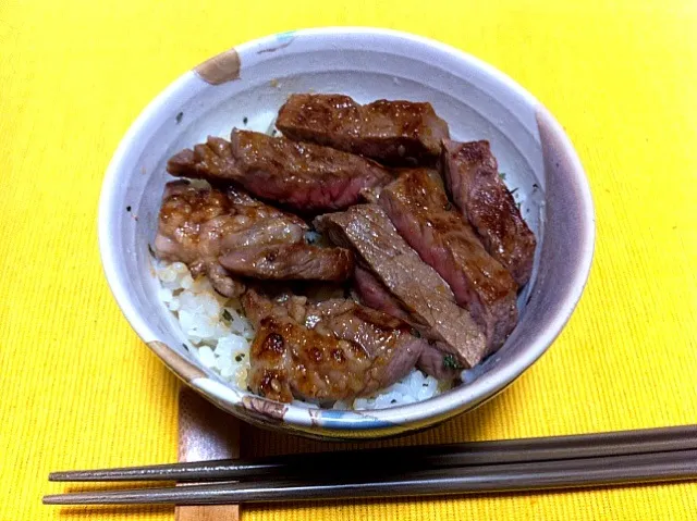 ステーキ丼|マダムスミコさん