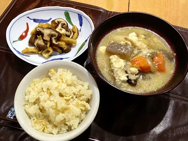 Snapdishの料理写真:生姜ご飯、越乃寒梅の粕汁、椎茸とお揚げの焼き和え|宮尾益人さん