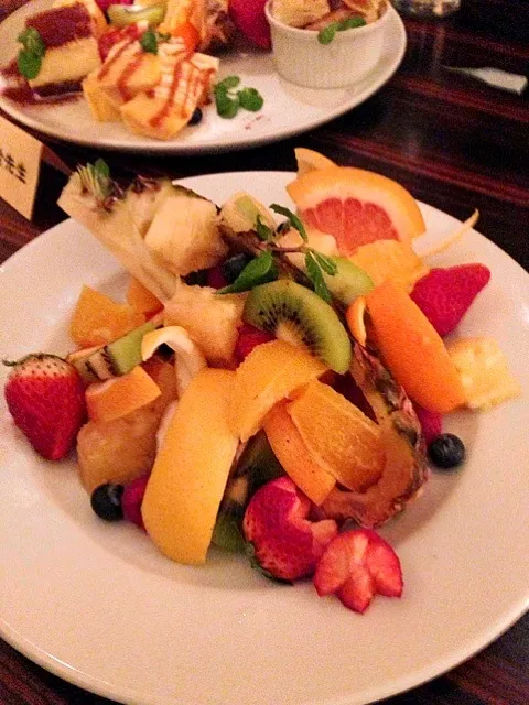 Fruit plate at Michael's going away party|Cathrine-Mette Morkさん