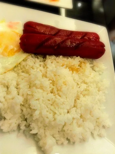 Yumyumyum hotdogs and egg for dinner 🍳🍳🎉👍👍|neil christian bagasalaさん