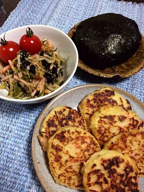 豆腐とかにかまの小判焼き もやしとのりの中華サラダ ばくだんおにぎり|野崎恵理さん