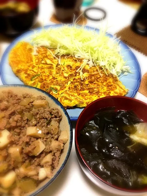 ひき肉丼＊特製卵焼き＊わかめスープ|ゆいさん