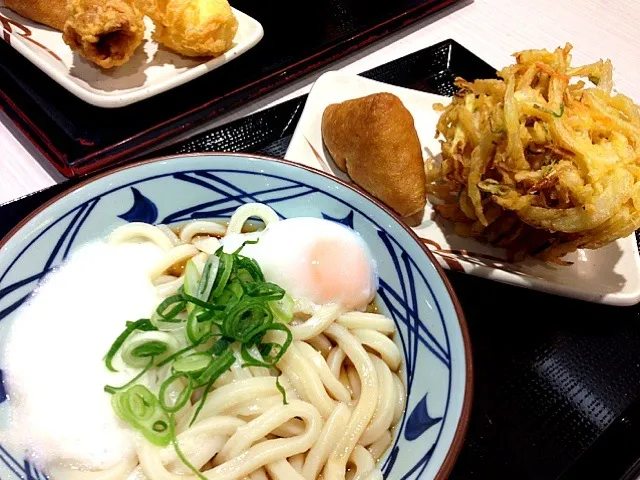 日替りセット☆とろ玉うどん、野菜かき揚げ、おいなりさん|あひるさん